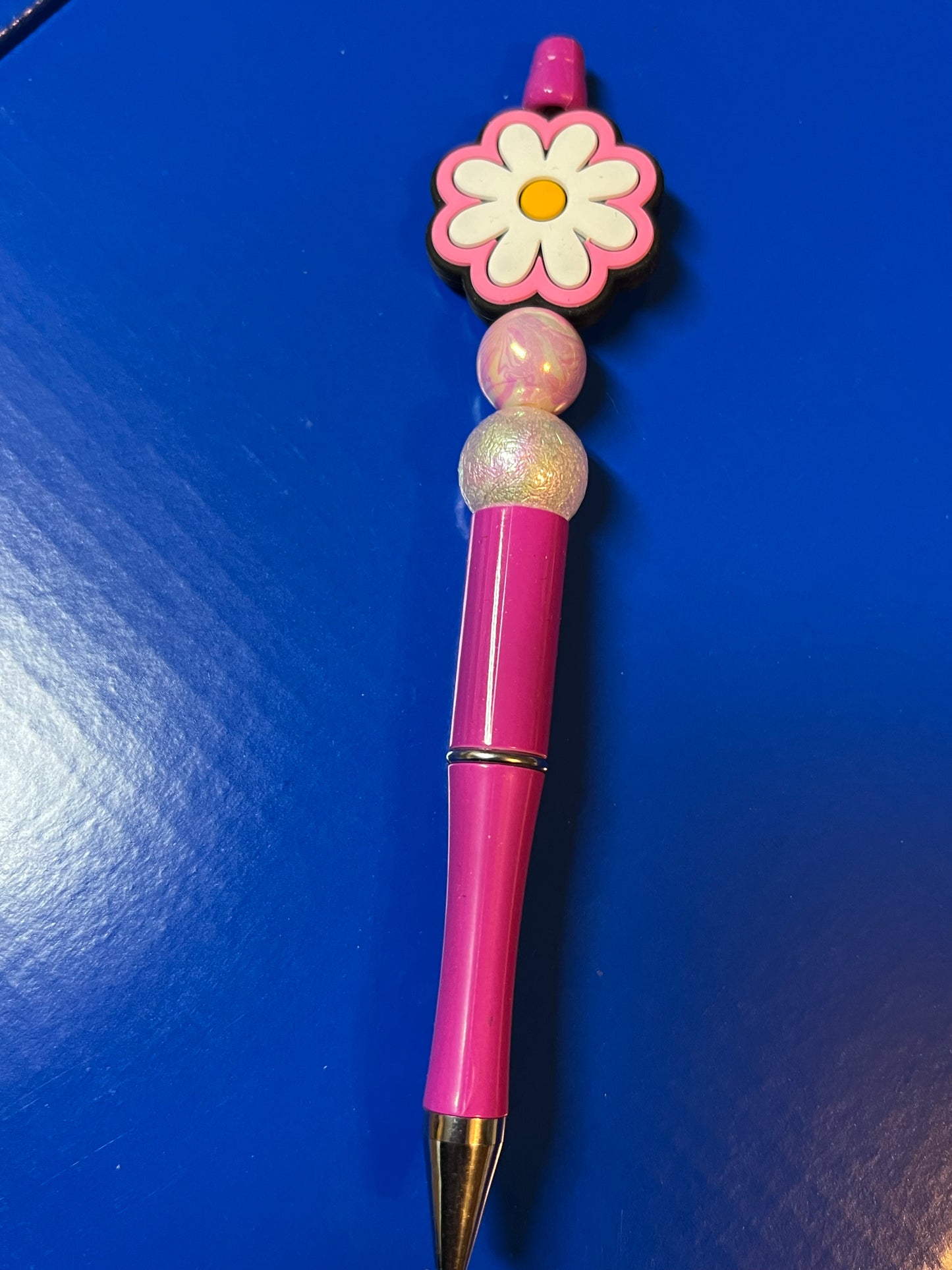 White daisy pen